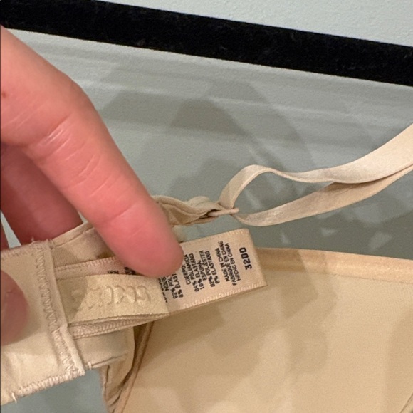 Skims no show mesh wire bra 32DD cream color - Picture 2 of 14